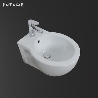 Gravità che si arrossisce di nuovo al bidet della parete